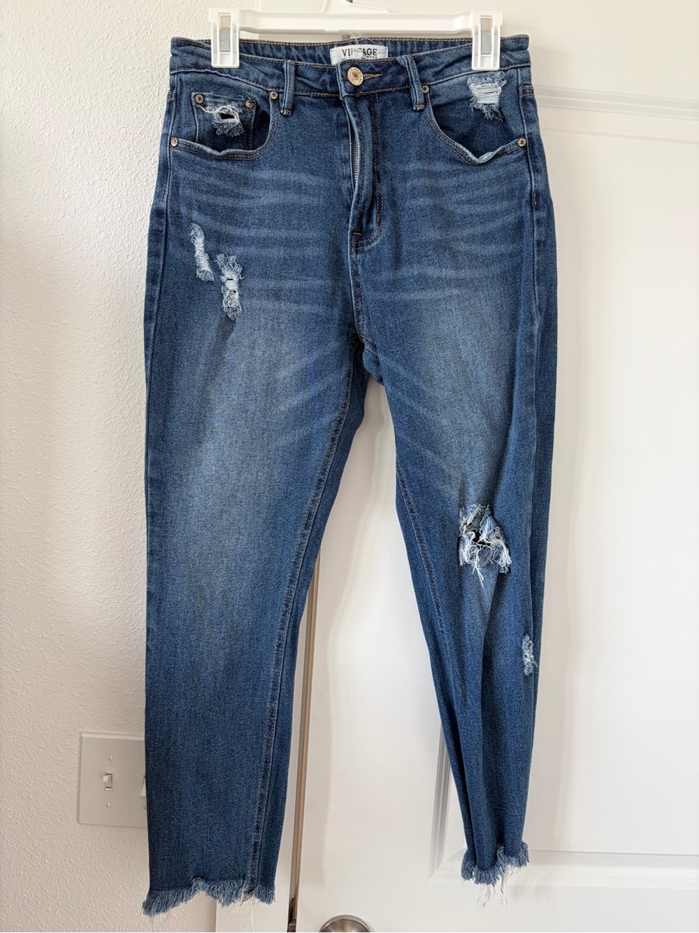 Vintage-Inspired Dark Blue Distressed Cropped Jeans